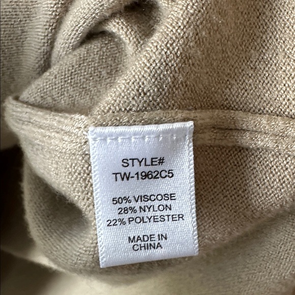 V-Neck High-Low Cashmere Feel Sweater - Cream - Picture 7 of 9